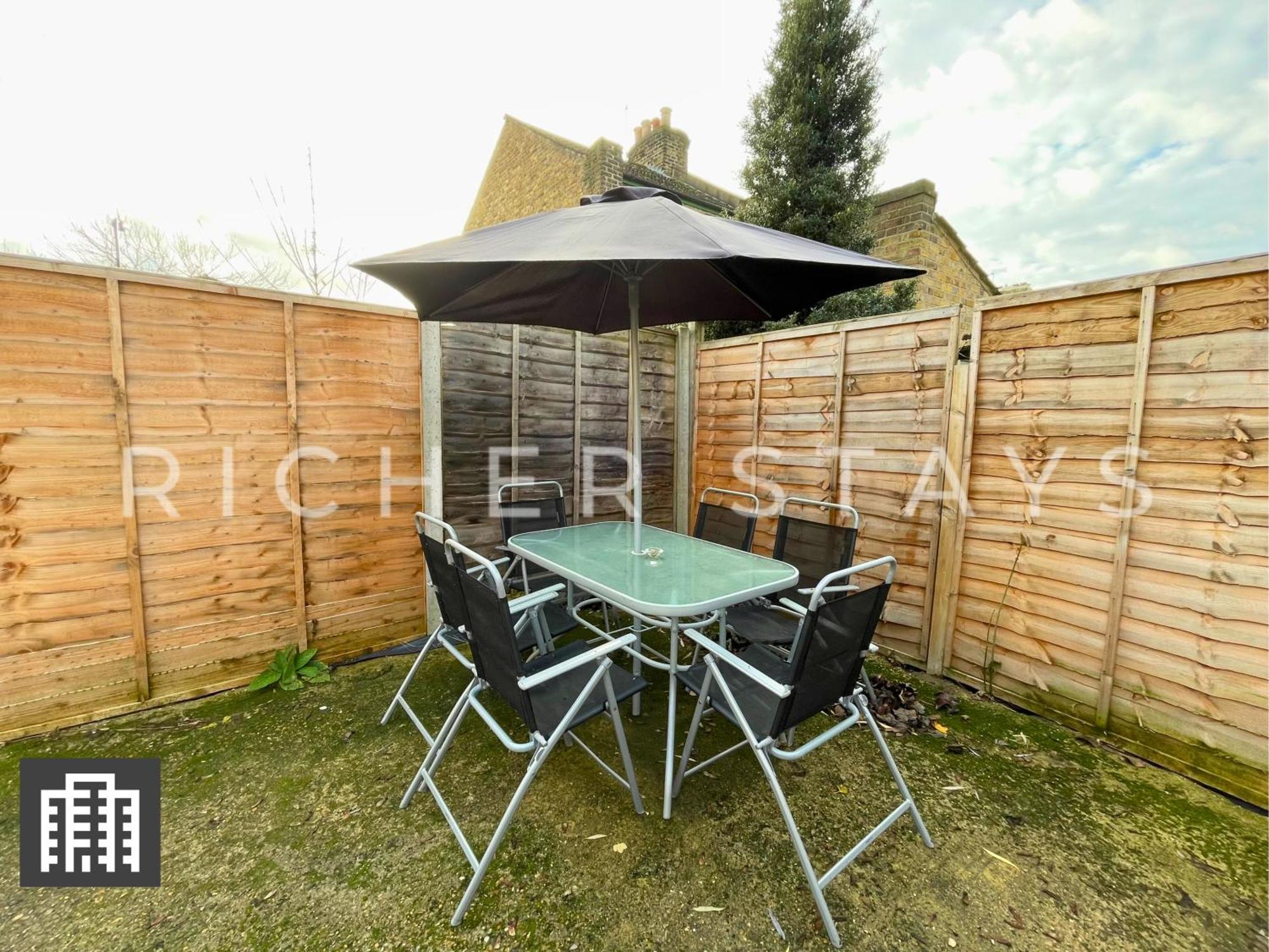 Large Home For Contractors & Families - Garden & Amenities London Eksteriør billede