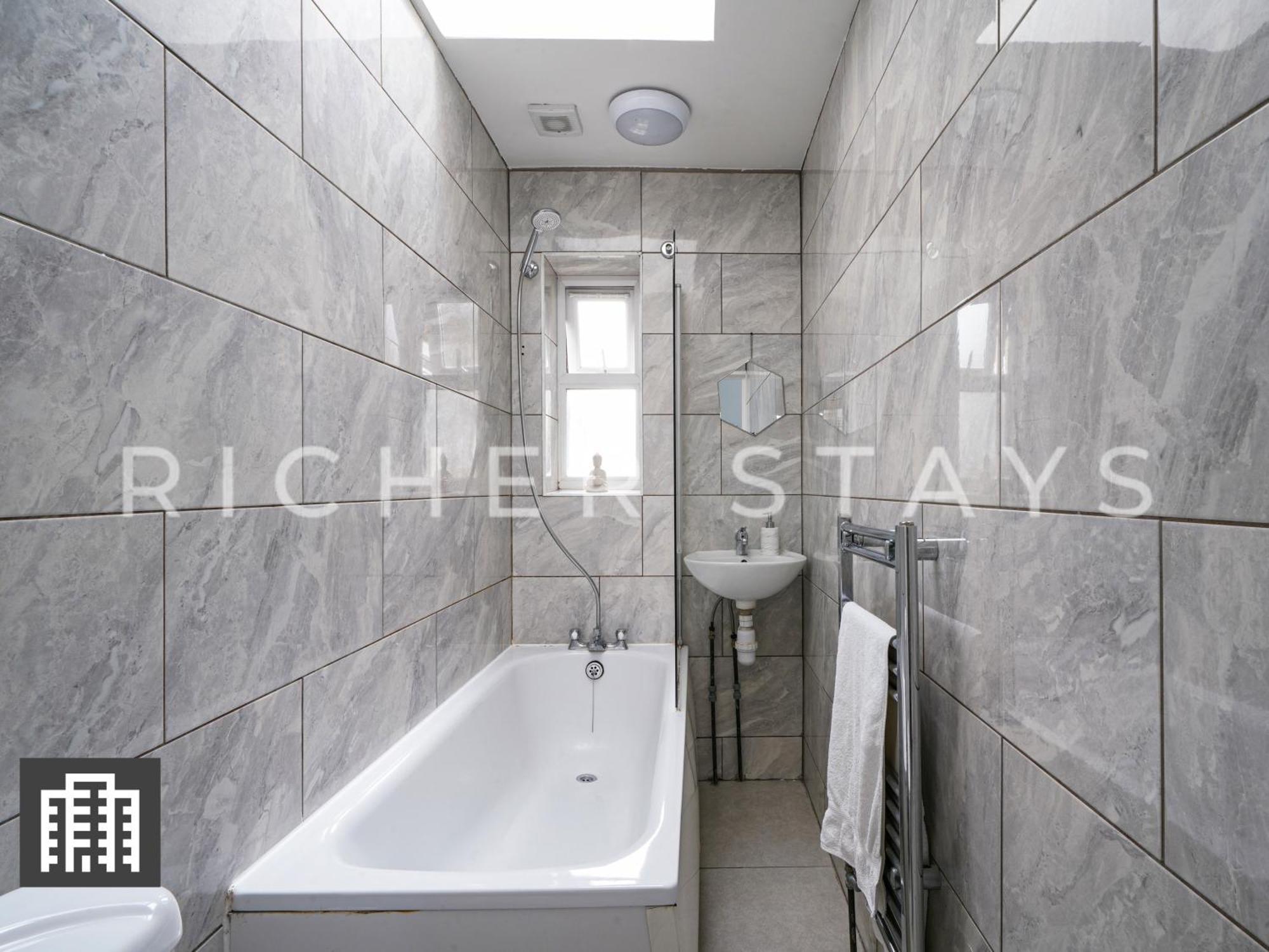 Large Home For Contractors & Families - Garden & Amenities London Eksteriør billede
