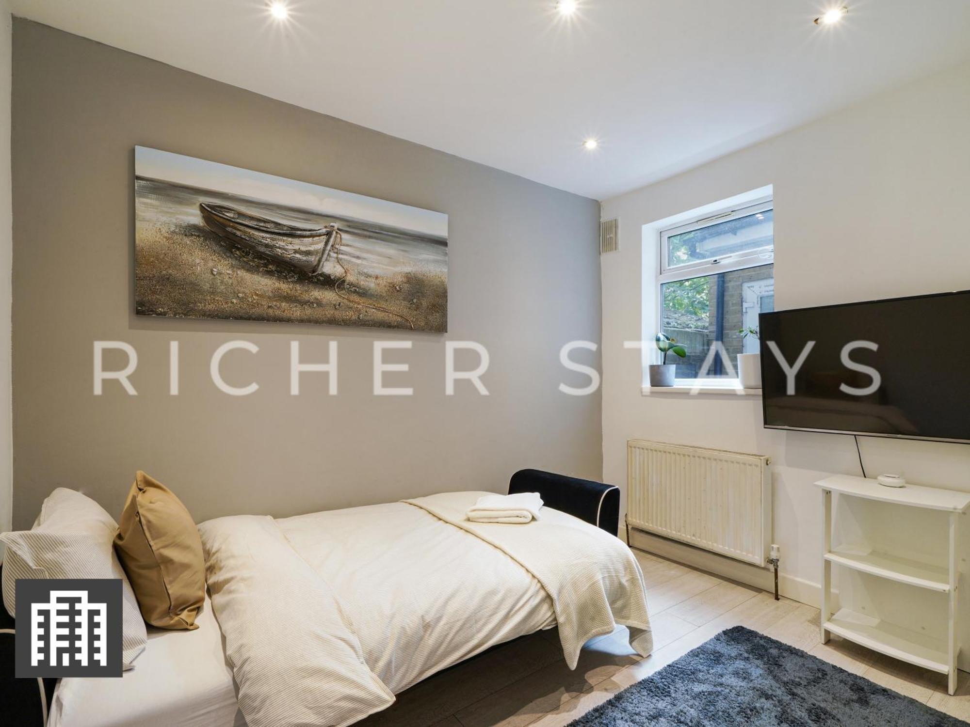 Large Home For Contractors & Families - Garden & Amenities London Eksteriør billede