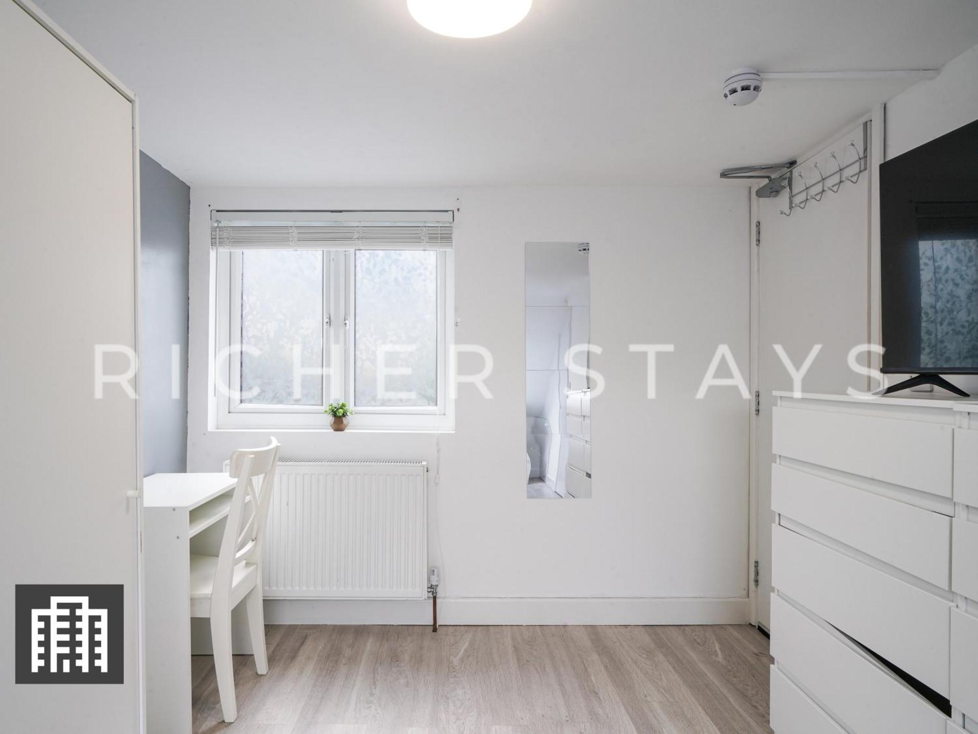 Large Home For Contractors & Families - Garden & Amenities London Eksteriør billede